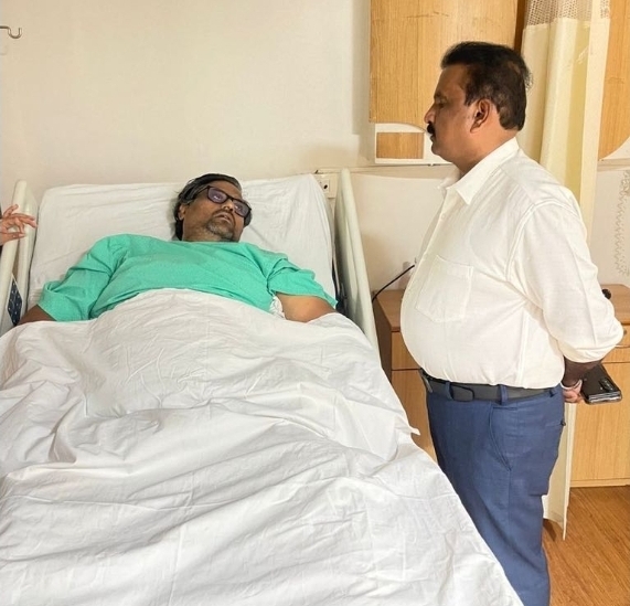 ವಿತರಕರ ಸಂಘದ ಅಧ್ಯಕ್ಷ ಶಂಭುಲಿಂಗ ಅವರಿಗೆ 5ಲಕ್ಷ ರೂ ನೆರವು ನೀಡಿದ ಸಿಎಂ ಸಿದ್ದರಾಮಯ್ಯ 