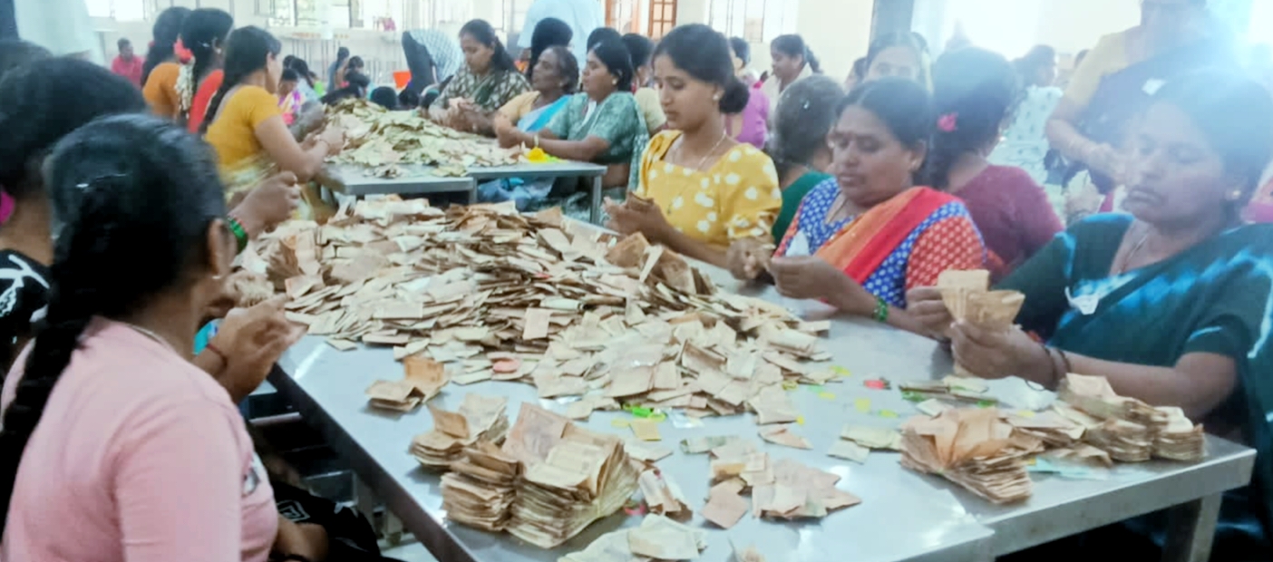ದಕ್ಷಿಣ ಕಾಶಿ ನಂಜನಗೂಡಿನ ಶ್ರೀಕಂಠೇಶ್ವರ ಸ್ವಾಮಿಯ ದೇವಾಲಯದ ಹುಂಡಿ ಎಣಿಕೆ