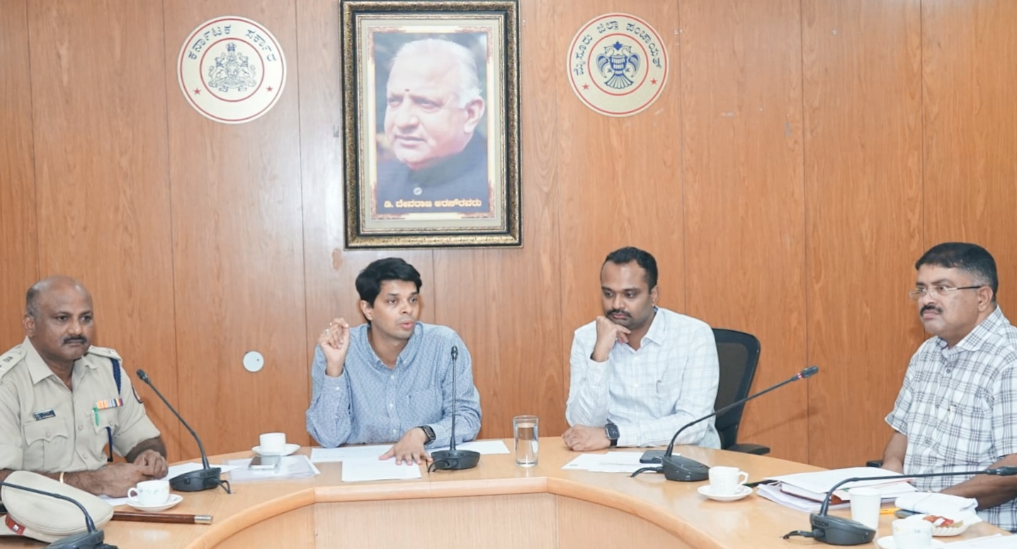 ರಸಗೊಬ್ಬರ ಖರೀದಿಸುವಂತೆ ಒತ್ತಾಯಿಸುವಂತಿಲ್ಲ: ಜಿಲ್ಲಾಧಿಕಾರಿ ಲಕ್ಷ್ಮಿಕಾಂತ ರೆಡ್ಡಿ