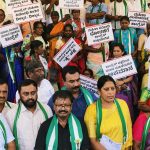 ದೇವನಹಳ್ಳಿಯಲ್ಲಿ ಜೆಡಿಎಸ್ ವತಿಯಿಂದ ಬೃಹತ್ ಪ್ರತಿಭಟನೆ: ತಹಶೀಲ್ದಾರರ ಮೂಲಕ ರಾಜ್ಯಪಾಲರಿಗೆ ಮನವಿ