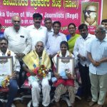 ಸಂಗೊಳ್ಳಿ ರಾಯಣ್ಣ  ಪ್ರಶಸ್ತಿಗೆ ಭಾಜನರಾದ ಕಾಮ್ರೆಡ್ ಡಾ.ಸಿದ್ಧನಗೌಡ ಪಾಟೀಲ ಅವರಿಗೆ ಕೆಯುಡಬ್ಲೂಜೆ ಯಿಂದ ಅಭಿನಂದನೆ 