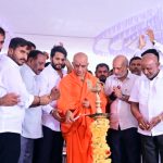 ಲಲಿತಾದ್ರಿಪುರದಲ್ಲಿ  ನಾಡಪ್ರಭು ಕೆಂಪೇಗೌಡರ ಪುತ್ಥಳಿ ಅನಾವರಣ ಮಾಡಿದ ಶ್ರೀ ಶ್ರೀ ಶ್ರೀ ನಿರ್ಮಲಾನಂದನಾಥ ಸ್ವಾಮೀಜಿ