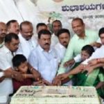 ಕೋಲಾರದಲ್ಲಿ ಸಿಎಂಆರ್ ಶ್ರೀನಾಥ್ ನೇತೃತ್ವದಲ್ಲಿ ಮಾಜಿ ಪ್ರಧಾನಮಂತ್ರಿ ಹೆಚ್.ಡಿ. ದೇವೇಗೌಡರ ಹುಟ್ಟುಹಬ್ಬ ಆಚರಣೆ