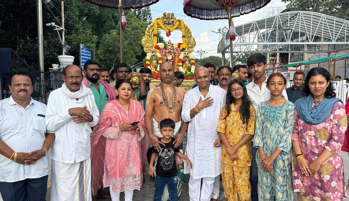 ಡಿ .ಕೆ.ಶಿ  ಮುಖ್ಯಮಂತ್ರಿ ಆಗಲಿ ಎಂದು ತಿರುಪತಿ ಶ್ರೀವೆಂಕಟೇಶ್ವರ ಸ್ವಾಮಿಗೆ ರಾಜೀವ್ ಗೌಡ ಅರಿಕೆ