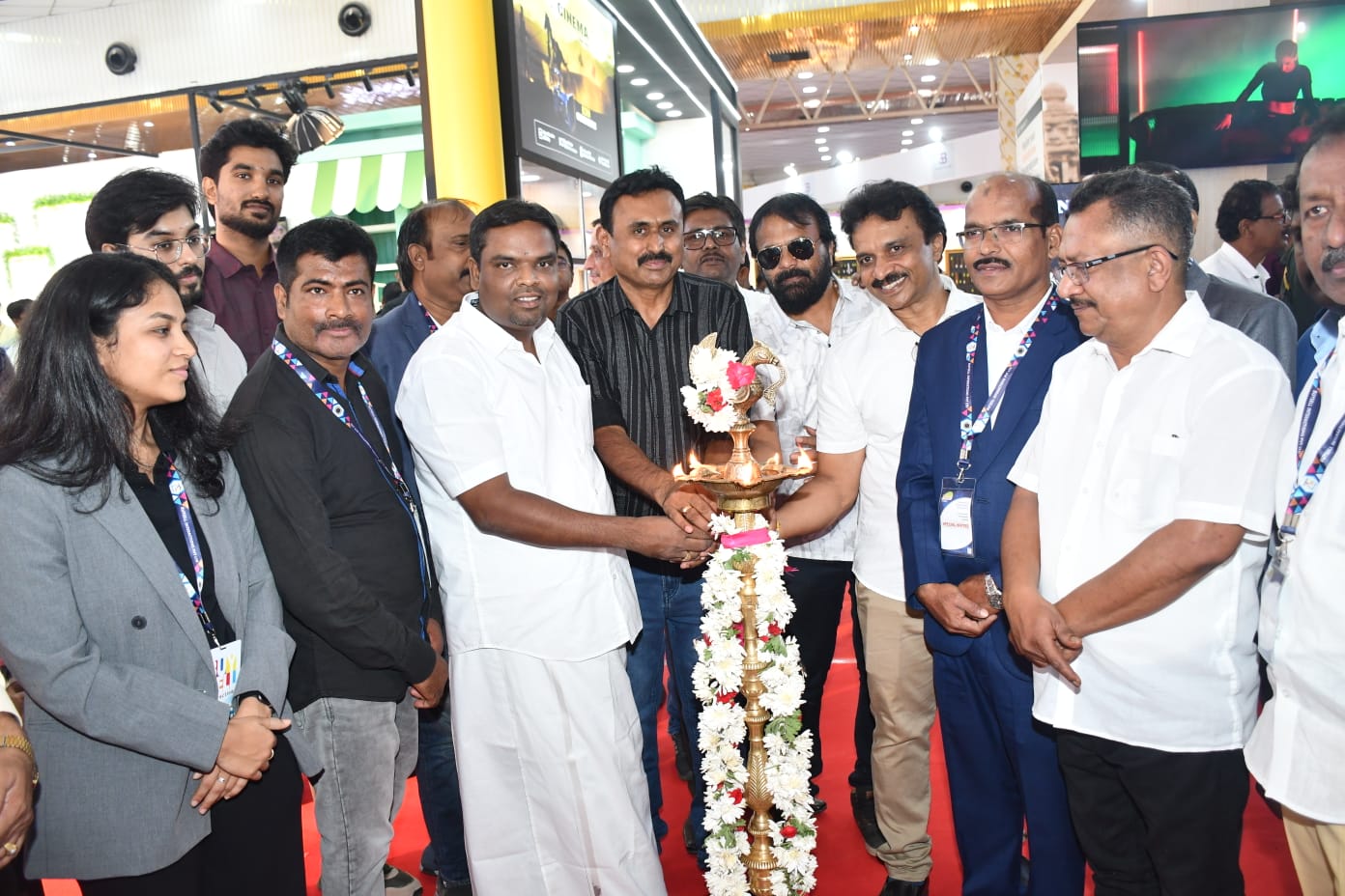 ಕರ್ನಾಟಕ ವಿಡಿಯೋ ಮತ್ತು ಪೋಟೋ ಅಸೋಸಿಯೇಷನ್ ಮತ್ತು ಕರ್ನಾಟಕ ರಾಜ್ಯ ಪತ್ರಿಕಾ ಛಾಯಾಗ್ರಾಹಕರ ಸಹಕಾರ ಅಂತರಾಷ್ಟ್ರೀಯ ಮಟ್ಟದ ಪೋಟೋ ಮತ್ತು ವಿಡಿಯೋ ಪ್ರದರ್ಶನ