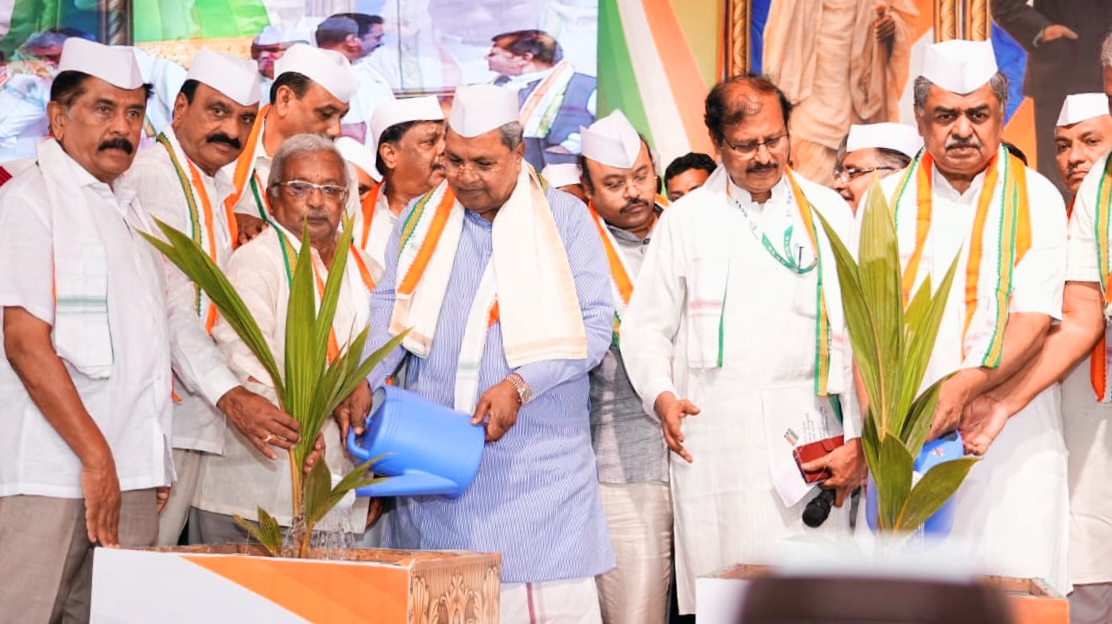 ಹಿಂದಿನಂತೆ ಚುನಾವಣಾ ಆಯೋಗ ಈಗ ಸಂವಿಧಾನಬದ್ಧವಾಗಿ ಕೆಲಸ ಮಾಡುತ್ತಿಲ್ಲ : ಮಾಜಿ ಸಿ ಎಂ ಸಿದ್ದರಾಮಯ್ಯ ಆಕ್ರೋಶ