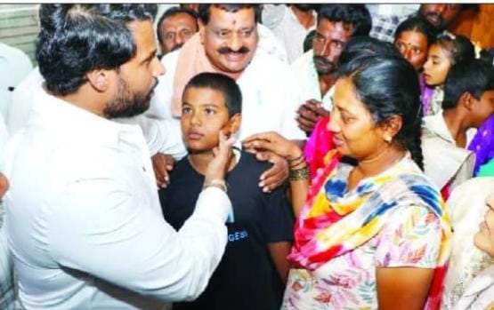 ಚಪ್ಪಲಿ ಎಸೆತ ಸುಮೊಟೋ ಪ್ರಕರಣ ದಾಖಲಿಸುವಷ್ಟು ದೊಡ್ಡ ಅಪರಾಧವಲ್ಲ: ನಿಖಿಲ್ ಕುಮಾರಸ್ವಾಮಿ