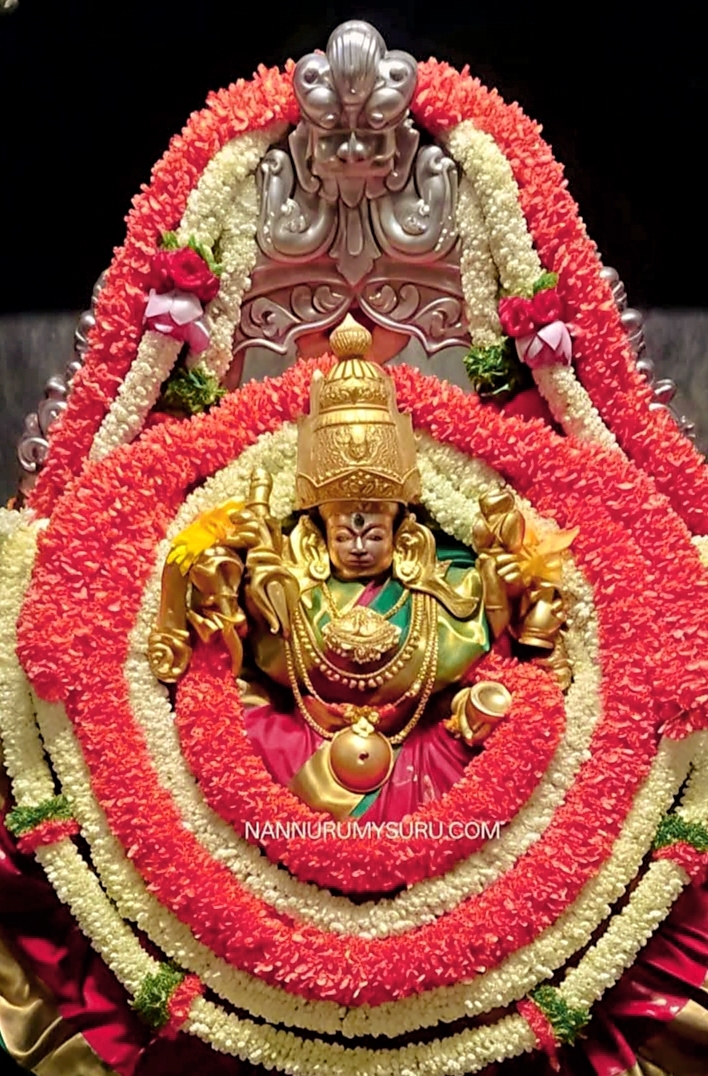 ಚಾಮುಂಡೇಶ್ವರಿ ಬೆಟ್ಟದಲ್ಲಿ ಆಷಾಡ ಶುಕ್ರವಾರ ಸಂಭ್ರಮ ಬೆಟ್ಟಕ್ಕೆ ಬರುವ ಭಕ್ತಾದಿಗಳಿಗೆ ತೊಂದರೆ ಆಗದಂತೆ ಅಗತ್ಯ ಕ್ರಮ ಕೈಗೊಳ್ಳಿ : ಸಚಿವ ಡಾ ಎಸ್ ಯತೀಂದ್ರ ಸಿದ್ದರಾಮಯ್ಯ 