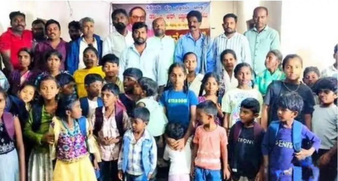 ಡಾ.ಬಿ.ಆ‌ರ್.ಅಂಬೇಡ್ಕರ್ ಜ್ಞಾನ ಅಕಾಡೆಮಿಯಿಂದ ಶಾಲಾ ಮಕ್ಕಳಿಗೆ ನೋಟ್ ಪುಸ್ತಕ ಪರಿಕರ ವಿತರಣೆ