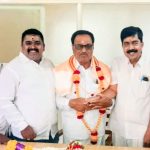 ಶ್ರೀಕಂಟೇಶ್ವರ ದೇವಾಲಯದ ವ್ಯವಸ್ಥಾಪಕ ಸಮಿತಿ ನೂತನ ಅಧ್ಯಕ್ಷ ಬಸವೇಗೌಡರನ್ನು ಸನ್ಮಾನಿಸಿದ  ಬಿಎಂ ರಾಮು