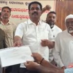 ಕೆಎಂಡಿಸಿಯಿಂದ 1.98 ಕೋಟಿ ರೂ.ಗಳ ಮಂಜೂರಾತಿ ಪತ್ರಗಳನ್ನು ಫಲಾನುಭವಿಗಳಿಗೆ ವಿತರಣೆ ಮಾಡಿದ ಶಾಸಕ ಬಿ.ಎನ್.ರವಿಕುಮಾ‌ರ್