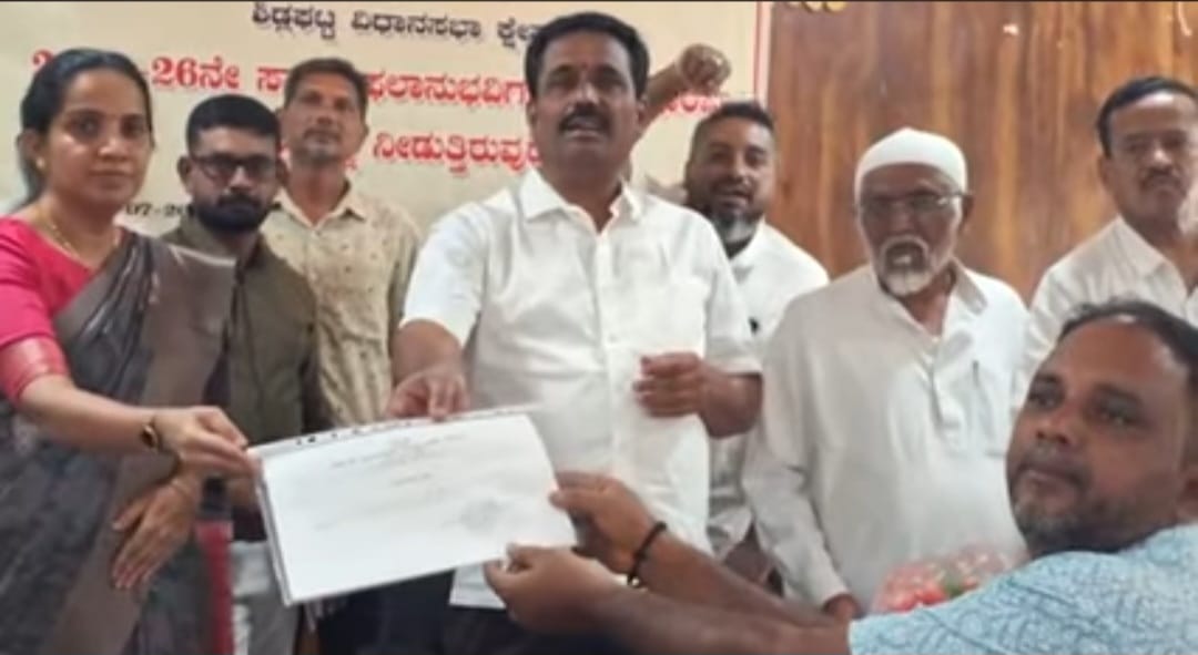 ಕೆಎಂಡಿಸಿಯಿಂದ 1.98 ಕೋಟಿ ರೂ.ಗಳ ಮಂಜೂರಾತಿ ಪತ್ರಗಳನ್ನು ಫಲಾನುಭವಿಗಳಿಗೆ ವಿತರಣೆ ಮಾಡಿದ ಶಾಸಕ ಬಿ.ಎನ್.ರವಿಕುಮಾ‌ರ್
