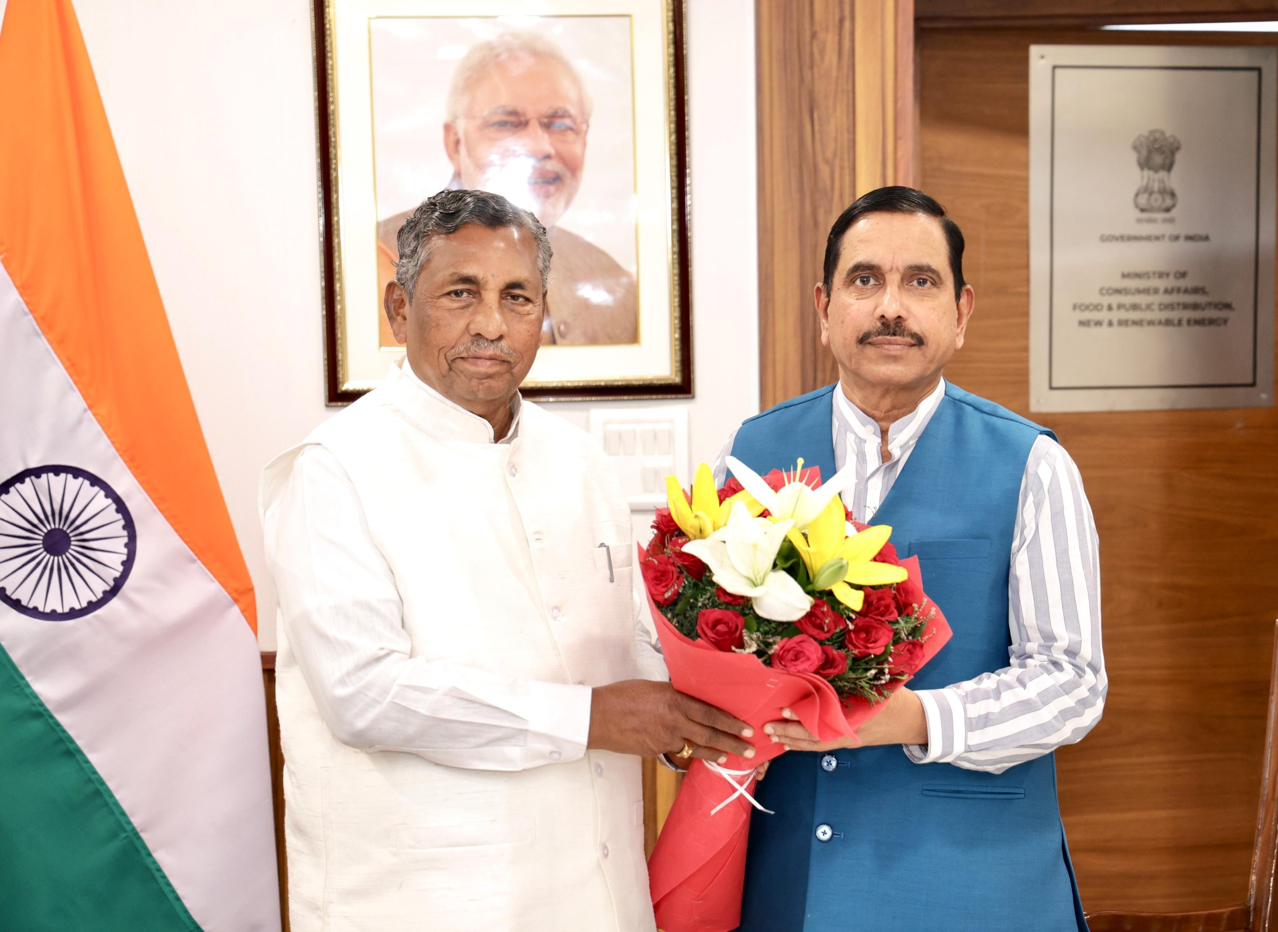 ರಾಜ್ಯಕ್ಕೆ ಬರಬೇಕಿದ್ದ ಕನಿಷ್ಠ ಬೆಂಬಲ ಬೆಲೆ ಯೋಜನೆಯ (MSP) ಅನುದಾನ ಬಿಡುಗಡೆಗೆ ಕೇಂದ್ರ ಸಚಿವ ಪ್ರಹ್ಲಾದ ಜೋಶಿ ರವರಿಗೆ ಬೇಟಿ ಮಾಡಿದ : ಆಹಾರ ಸಚಿವ ಕೆ.ಹೆಚ್. ಮುನಿಯಪ್ಪ