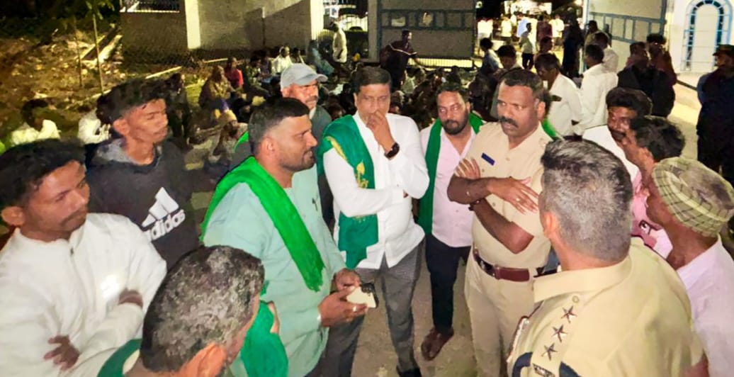ಬಣ್ಣಾರಿ ಅಮ್ಮನ ಸಕ್ಕರೆ ಕಾರ್ಖಾನೆಗೆ ಭೂಮಿ ನೀಡಿದ ರೈತರಿಗೆ ಕಾಯಂ ನೌಕರಿ: ರೈತರ 32 ವರ್ಷಗಳ  ಹೋರಾಟಕ್ಕೆ ಸಂದ ಜಯ