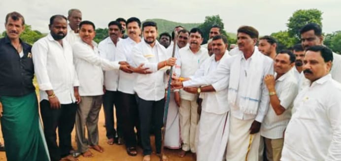 4 ಕೋಟಿ ರಸ್ತೆ ಅಭಿವೃದ್ಧಿ ಕಾಮಗಾರಿಗೆ ಭೂಮಿ ಪೂಜೆ ನಿಮ್ಮ ಸೇವೆಗೆ ನಾನು ಸದಾ ಬದ ಶಾಸಕ ದರ್ಶನ್