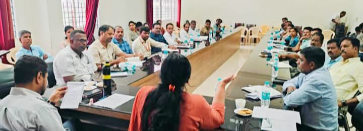 ಸಾರ್ವಜನಿಕರಿಗೆ ಜಾತಿ, ಆದಾಯ ಸೇವೆಗಳನ್ನು ಸಮಯಕ್ಕೆ ಒದಗಿಸಲು ಕಂದಾಯ ಅಧಿಕಾರಿಗಳಿಗೆ ಶಾಸಕ ದರ್ಶನ್ ಧ್ರುವನಾರಾಯಣ ಸೂಚನೆ