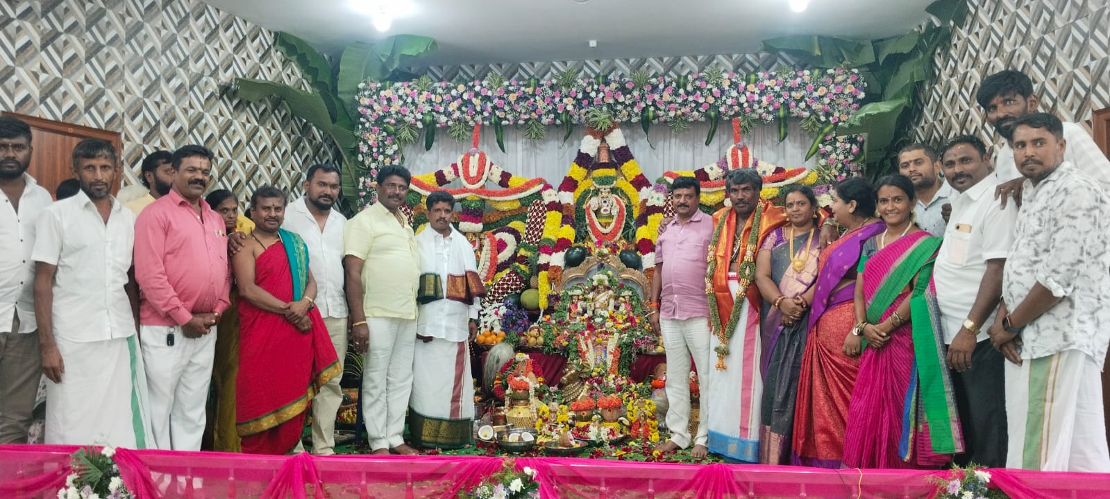 ಅಜ್ಞಾನದಿಂದ ಜ್ಞಾನದತ್ತ ಕೊಂಡೊಯ್ಯುವ ದಿವ್ಯಶಕ್ತಿ ಗುರು : ವೀರಬ್ರಹ್ಮಚಾರ್ ಗುರೂಜೀ