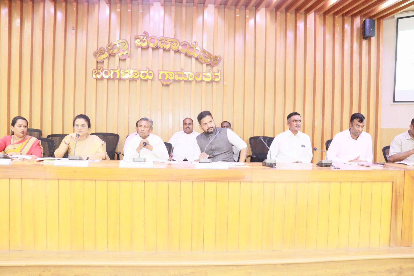 ಬೆಂಗಳೂರು ಗ್ರಾಮಾಂತರ ಜಿಲ್ಲೆಯಲ್ಲಿ ಉಸ್ತುವಾರಿ ಸಚಿವರಿಂದ ಬರ ಪರಿಸ್ಥಿತಿ ಪರಿಶೀಲನೆ