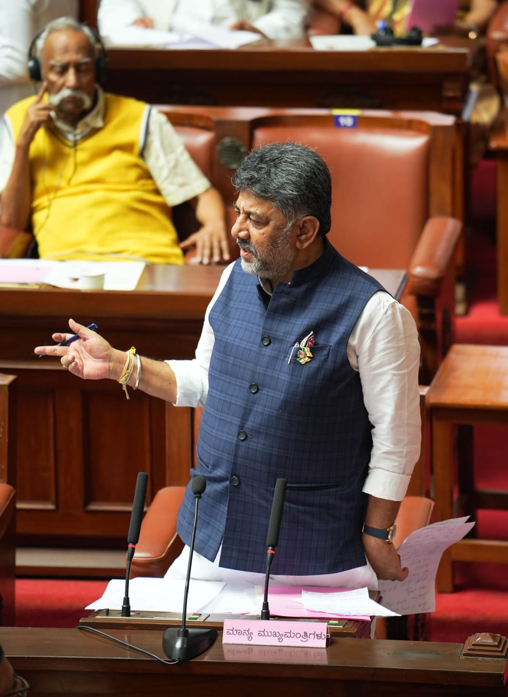 ರಾಜ್ಯದ ಜನರ ಅಭಿವೃದ್ಧಿಗೆ ಟೀಮ್ ಕರ್ನಾಟಕವಾಗಿ ಕೆಲಸ ಮಾಡೋಣ: ಸಿಎಂ ಡಿ ಕೆ ಶಿವಕುಮಾರ್ ಕರೆ