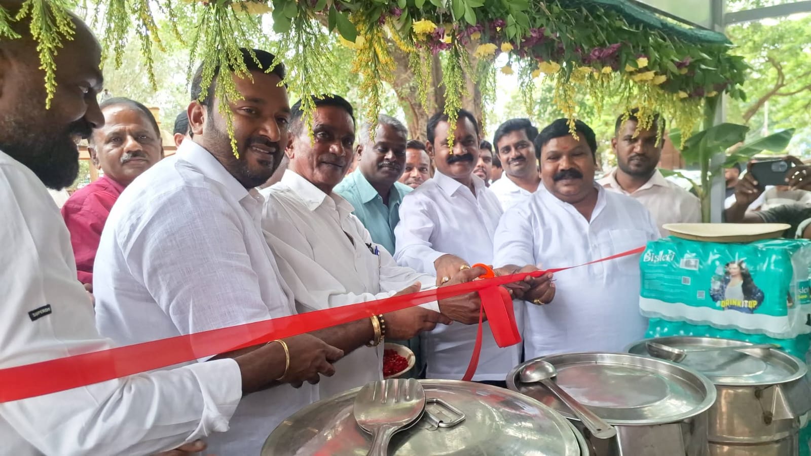 ಹಸಿದವರಿಗೆ ಅನ್ನ ನೀಡುವ ಮಹತ್ವದ ಹೆಜ್ಜೆ: ದಾಸೋಹ ಕುಟೀರ ಆರಂಭ