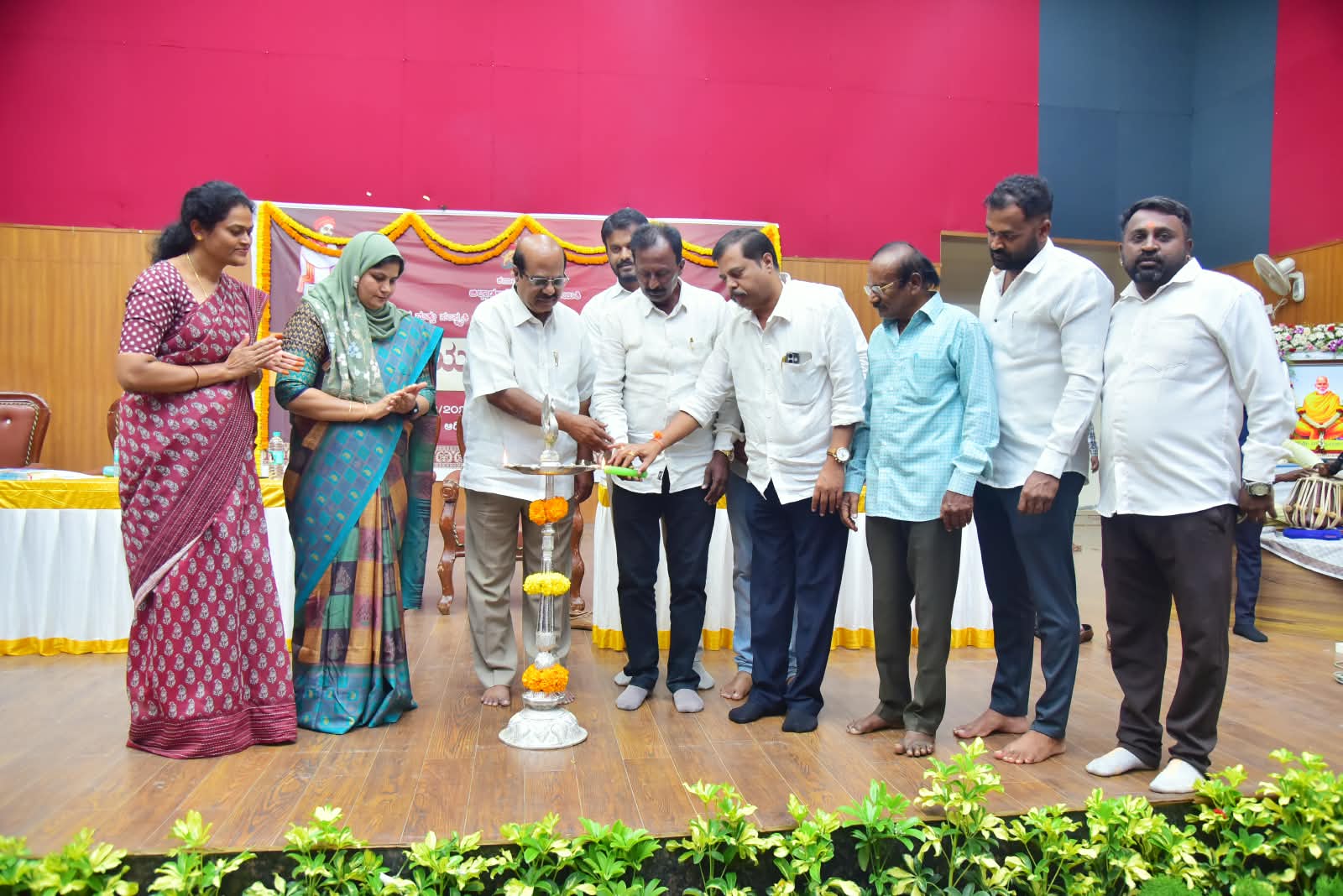 ಜಿಲ್ಲಾಡಳಿತ ಭವನದಲ್ಲಿ ನುಲಿಯ ಚಂದಯ್ಯ ಹಾಗೂ ಬ್ರಹ್ಮಶ್ರೀ ನಾರಾಯಣ ಗುರುಗಳ ಜಯಂತಿ ಆಚರಣೆ