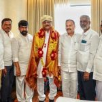 ಮಾಜಿ ಸಚಿವ ಡಾ. ಹೆಚ್ ಸಿ ಮಹದೇವಪ ರವರನ್ನು ಸನ್ಮಾನಿಸಿದ  ಜಿಲ್ಲಾ ಕಾಂಗ್ರೆಸ್ ಅಧ್ಯಕ್ಷ ಬೀರಿಹುಂಡಿ ಬಸವಣ್ಣ