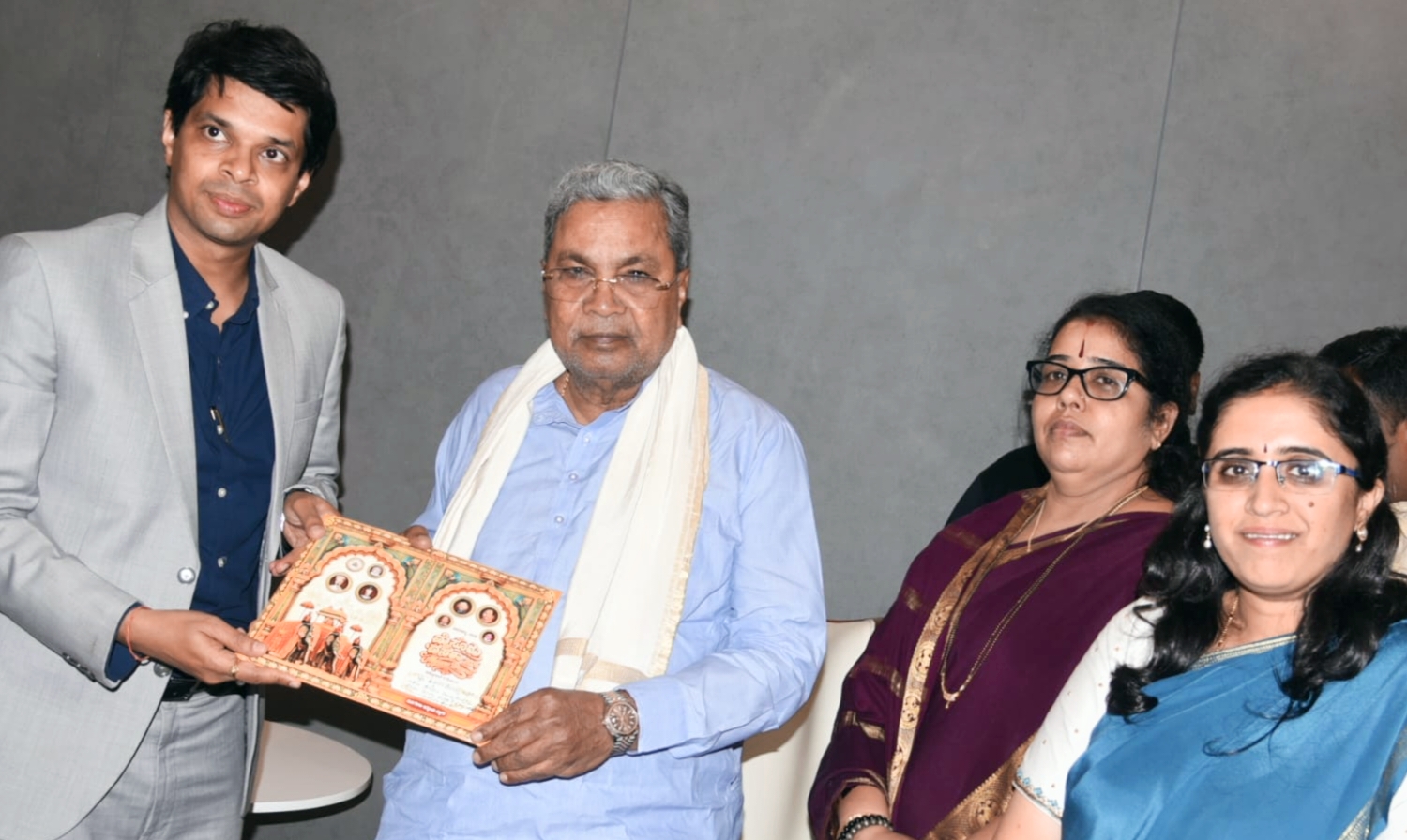 ವಿಶ್ವವಿಖ್ಯಾತ ಮೈಸೂರು ದಸರಾ ಉತ್ಸವಕ್ಕೆ ಮಾಜಿ ಮುಖ್ಯಮಂತ್ರಿ ಸಿದ್ದರಾಮಯ್ಯ ಅವರಿಗೆ ಆಹ್ವಾನ