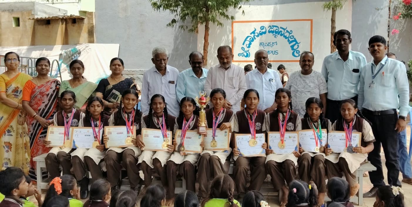 ಜಿಲ್ಲಾಮಟ್ಟದ ವಾಲಿಬಾಲ್ ಪಂದ್ಯಾವಳಿಯಲ್ಲಿ ಪ್ರಥಮ ಸ್ಥಾನ ಗಳಿಸಿ ರಾಜ್ಯಮಟ್ಟದ ಸ್ಪರ್ಧೆಗೆ ವಾಸವಿ ವಿದ್ಯಾಸಂಸ್ಥೆಯ ವಿದ್ಯಾರ್ಥಿನಿಯರ ತಂಡ ಆಯ್ಕೆ