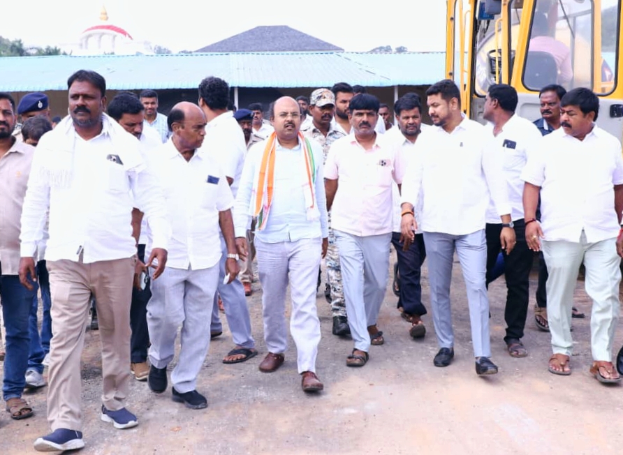 ಮೈಸೂರು ದಸರಾ ಮಹೋತ್ಸವದ ಅಂಗವಾಗಿ ನಡೆಯುತ್ತಿರುವ ಕಾಮಗಾರಿಗಳನ್ನು ಪರಿಶೀಲಿಸಿದ ಮೈಸೂರು ಜಿಲ್ಲೆ ಉಸ್ತುವಾರಿ ಸಚಿವರು, ಶಾಸಕರುಗಳು