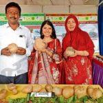 ರೈತರ ದಸರಾ ಕೃಷಿ ವಸ್ತು ಪ್ರದರ್ಶನದಲ್ಲಿ ಬಳ್ಳಿ ಆಲೂಗಡ್ಡೆ , ವೈವಿಧ್ಯಮಯ ಬೀಜ ತಳಿಗಳನ್ನು ಪ್ರದರ್ಶಿದ ಪ್ರಗತಿಪರ ರೈತ ಅಪ್ಪೇಗೌಡನಹಳ್ಳಿ ಎಂ.ತ್ಯಾಗರಾಜ್